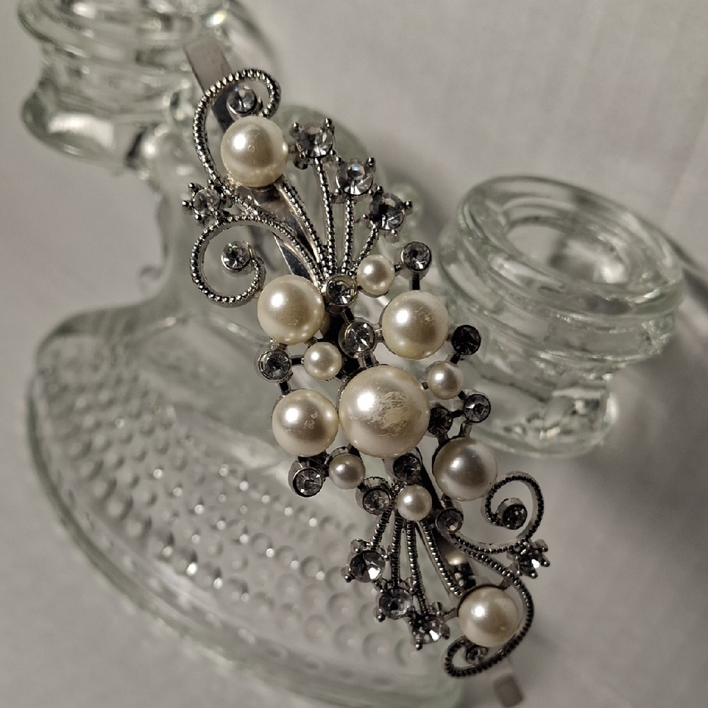 Elegant Silver and Pearl Headband.